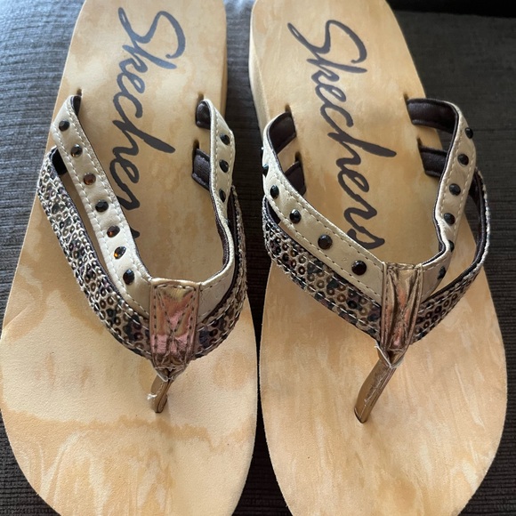 Sketchers Beaded Sandals - Picture 2 of 10